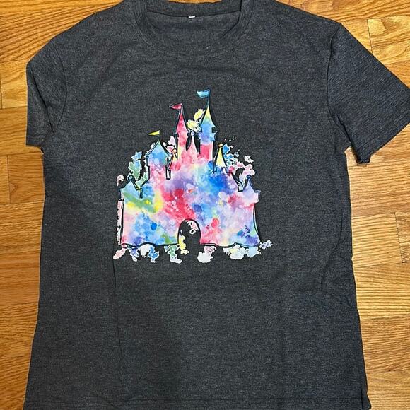 Gray Short Sleeve Tee with Vibrant Castle Design - Picture 1 of 1